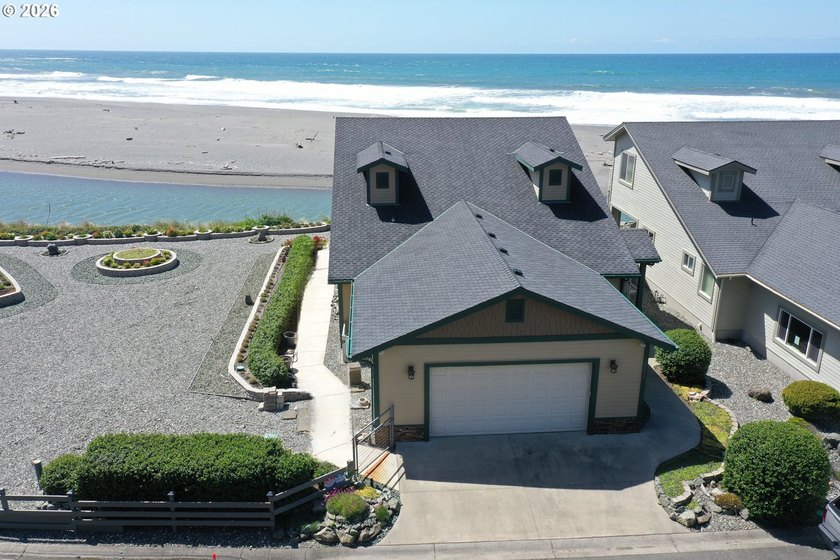 Experience breathtaking coastal living in this beautifully - Beach Townhome/Townhouse for sale in Gold Beach, Oregon on Beachhouse.com