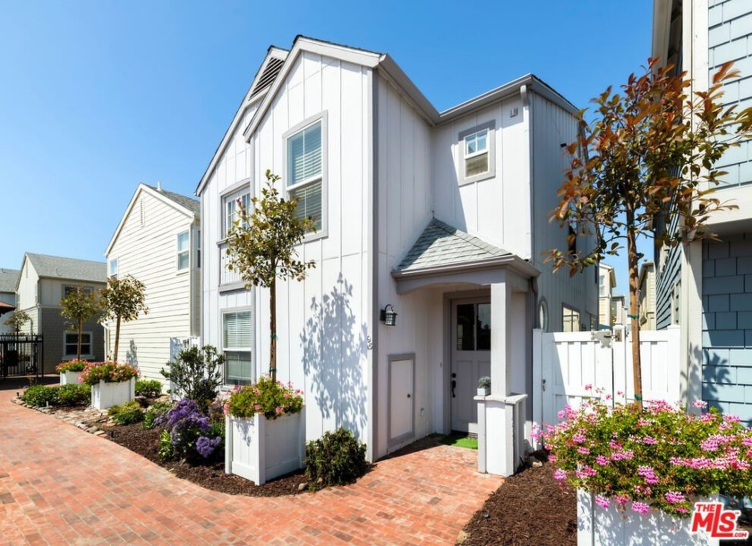 Charming 4-Bedroom, 3-Bathroom Detached Townhouse in Redondo - Beach Townhome/Townhouse for sale in Redondo Beach, California on Beachhouse.com