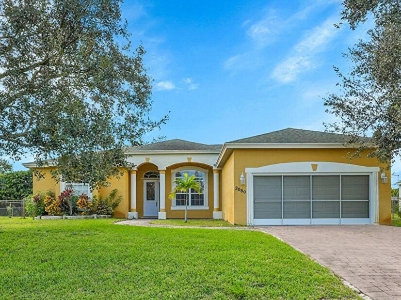 Credit for roof with full offer. Fantastic neighborhood off - Beach Home for sale in Port Saint Lucie, Florida on Beachhouse.com