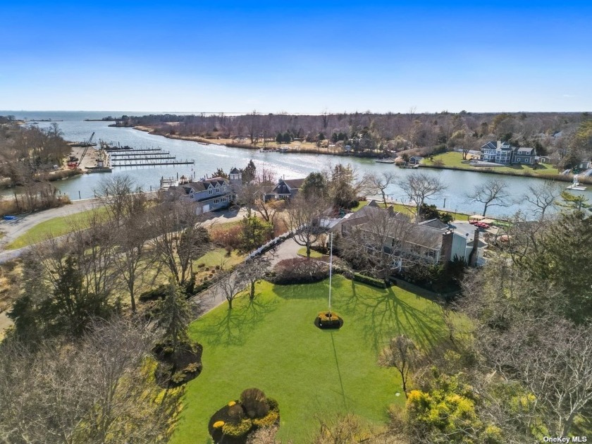 Percy Williams Cove: Where High-End Luxury Meets Waterfront - Beach Home for sale in East Islip, New York on Beachhouse.com