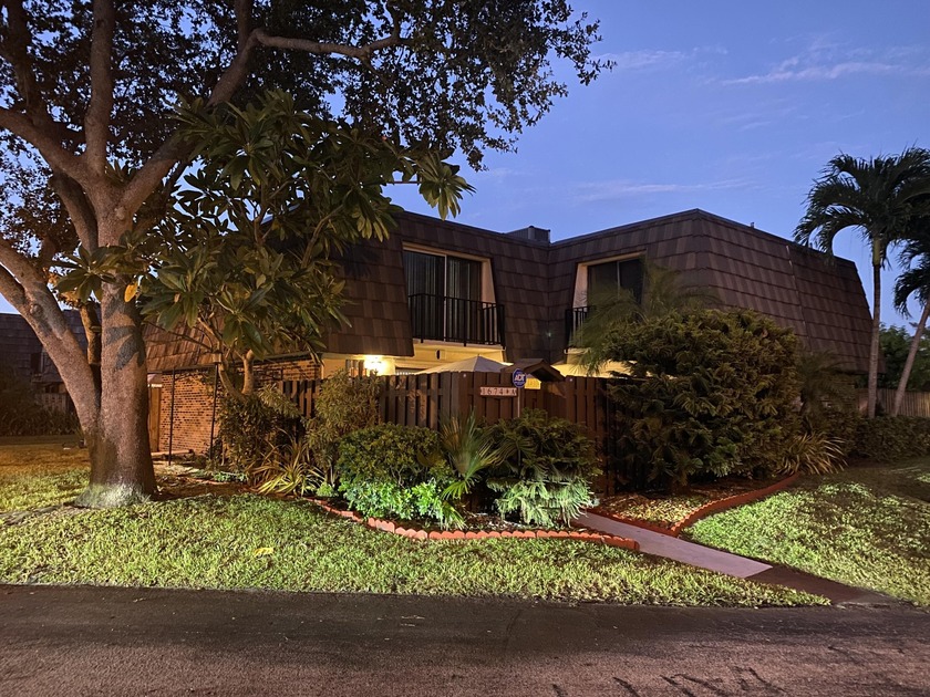 Light and bright, completely remodeled townhouse in sought after - Beach Townhome/Townhouse for sale in West Palm Beach, Florida on Beachhouse.com