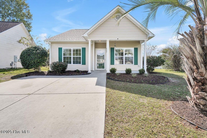 PRICE REDUCTION-MOTIVATED SELLER! Enjoy single level living in - Beach Home for sale in Southport, North Carolina on Beachhouse.com