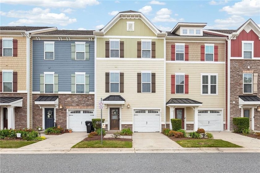 Welcome home to this beautifully maintained condo offering style - Beach Condo for sale in Chesapeake, Virginia on Beachhouse.com