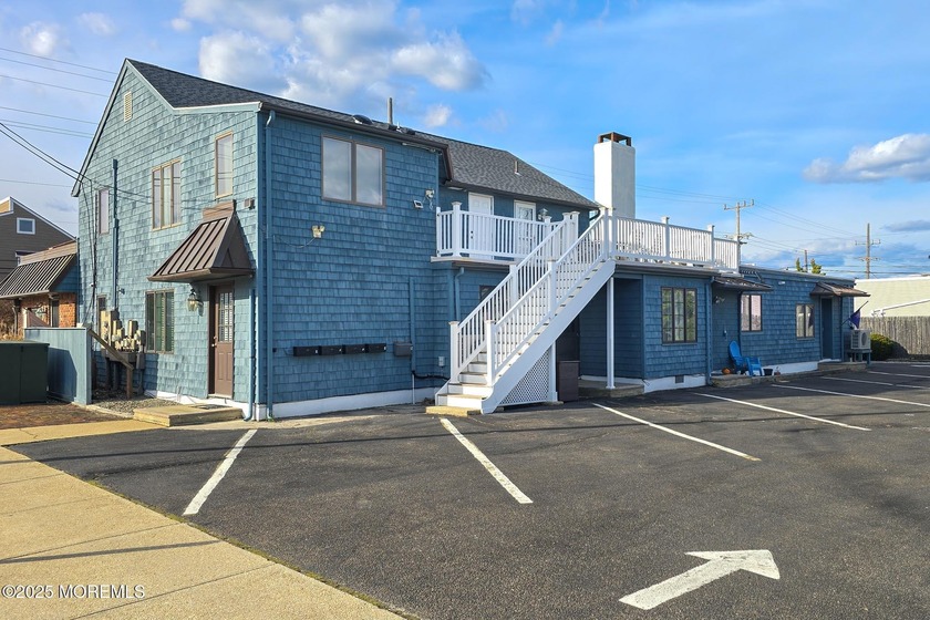 This charming condo is situated on the ocean block, right in the - Beach Condo for sale in Lavallette, New Jersey on Beachhouse.com