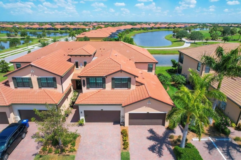 DON'T MISS OUT!!-FIRST FLOOR 3BD/2BA/2CG with 2 GOLF MEMBERSHIPS - Beach Condo for sale in Venice, Florida on Beachhouse.com