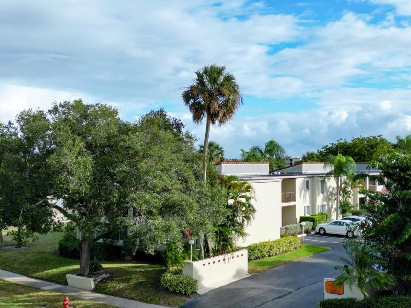 Enjoy this pleasant 1st floor 2 bedroom 2 bath condo in this - Beach Condo for sale in West Palm Beach, Florida on Beachhouse.com