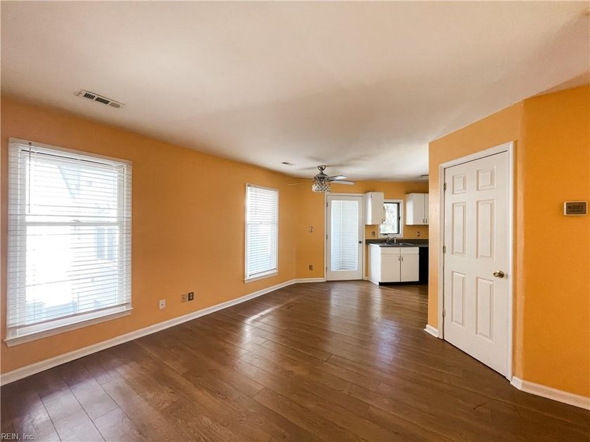 Fantastic opportunity in Downtown Historic Old Towne. This is a - Beach Townhome/Townhouse for sale in Portsmouth, Virginia on Beachhouse.com