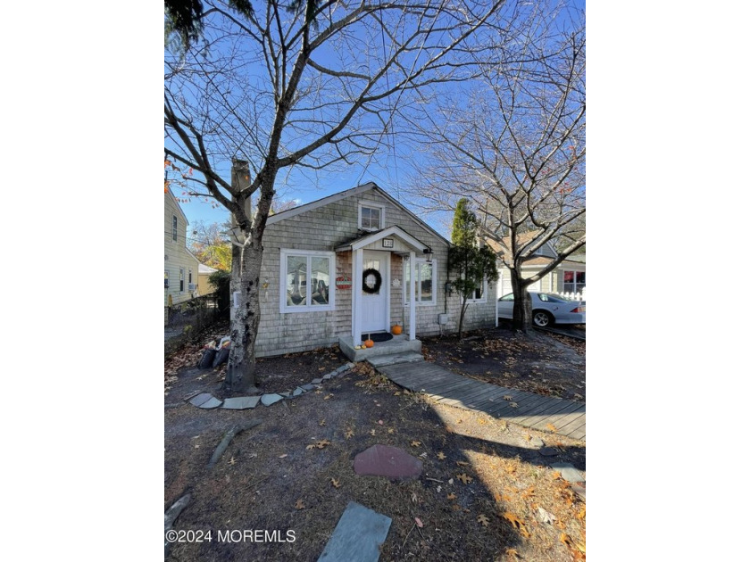 Cute 3 Bedroom Home with Low Taxes and large lot at a great - Beach Home for sale in Brick, New Jersey on Beachhouse.com