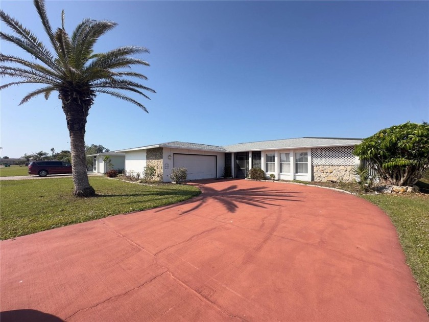 **INVESTOR SPECIAL** Welcome to 10 Golfview Road South in - Beach Home for sale in Rotonda West, Florida on Beachhouse.com