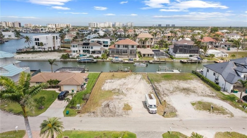 END OF THE CUL-DE-SAC, WATERFRONT LOCATION! Discover the perfect - Beach Lot for sale in Naples, Florida on Beachhouse.com