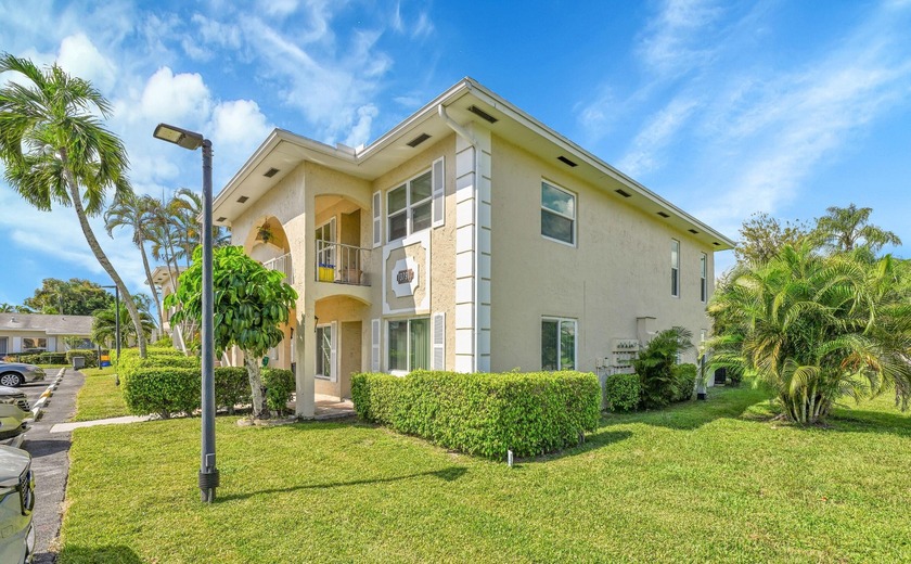 MOTIVATED SELLER! This well-maintained first-floor corner home - Beach Condo for sale in Delray Beach, Florida on Beachhouse.com