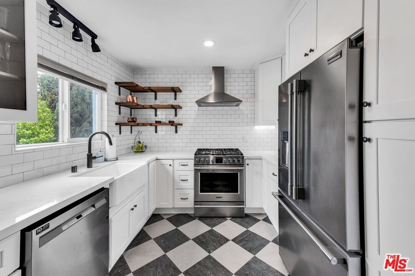 Welcome to your newly updated, bright, and charming condo - Beach Condo for sale in Santa Monica, California on Beachhouse.com