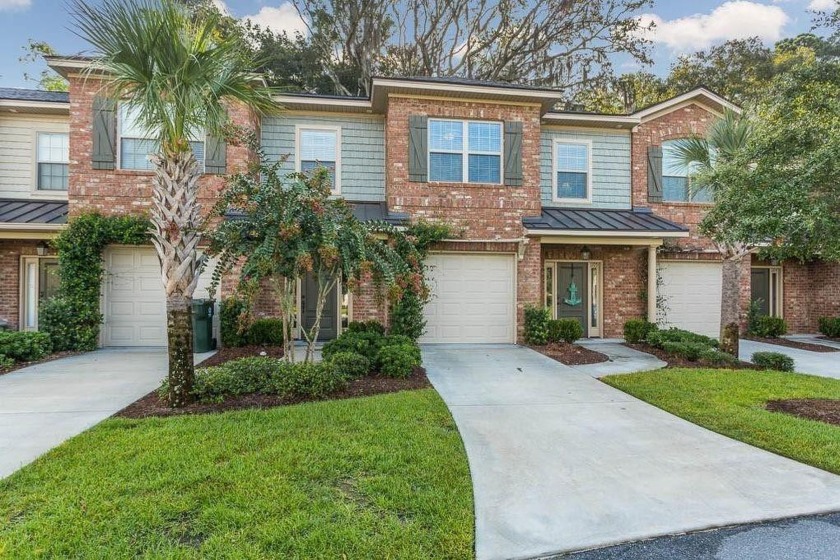 This bright and spacious three-bedroom town-home is located on - Beach Townhome/Townhouse for sale in Saint Simons, Georgia on Beachhouse.com