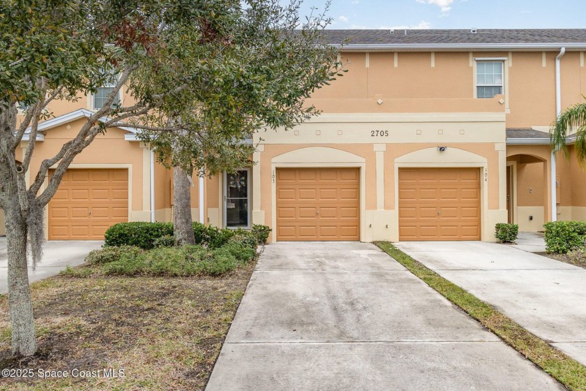 Lake Washington Townhome waiting for you. 3 Bedroom 2 1/2 bath - Beach Townhome/Townhouse for sale in Melbourne, Florida on Beachhouse.com