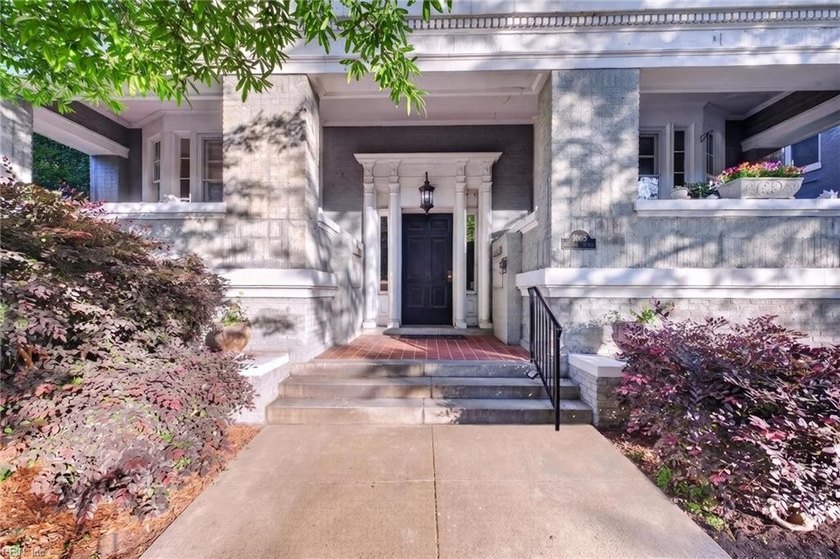 Beautifully restored 3-bedroom first-floor corner condo in the - Beach Condo for sale in Norfolk, Virginia on Beachhouse.com