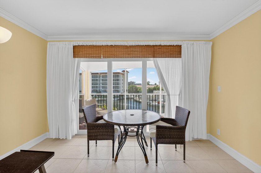 This large 1 Bedroom 1 1/2 Bathroom Condo is in Move- In - Beach Condo for sale in Boca Raton, Florida on Beachhouse.com