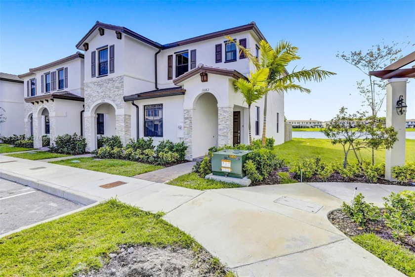 Stunning new construction lake front corner Townhouse in highly - Beach Townhome/Townhouse for sale in Cutler  Bay, Florida on Beachhouse.com