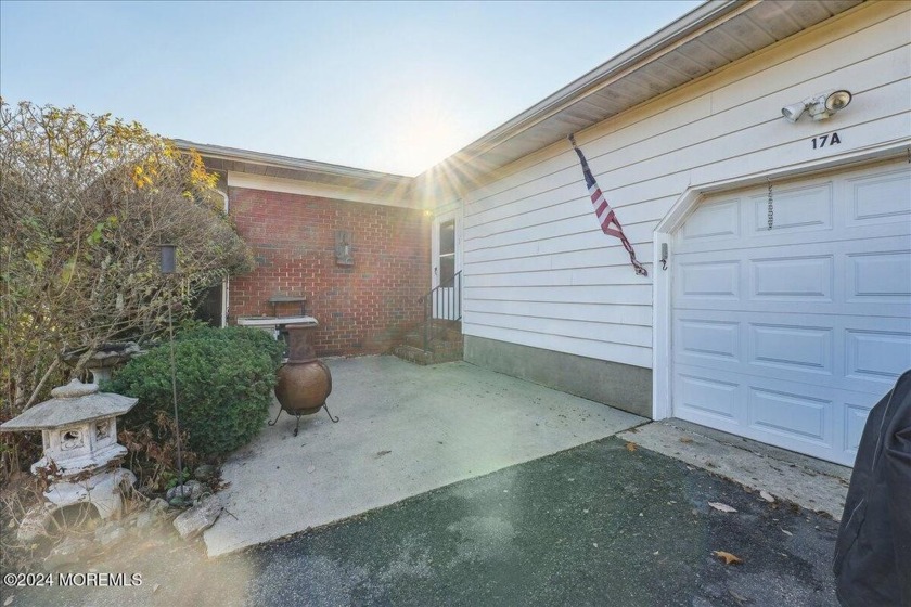 This move-in ready, spacious home featuring newer appliances & a - Beach Condo for sale in Brick, New Jersey on Beachhouse.com