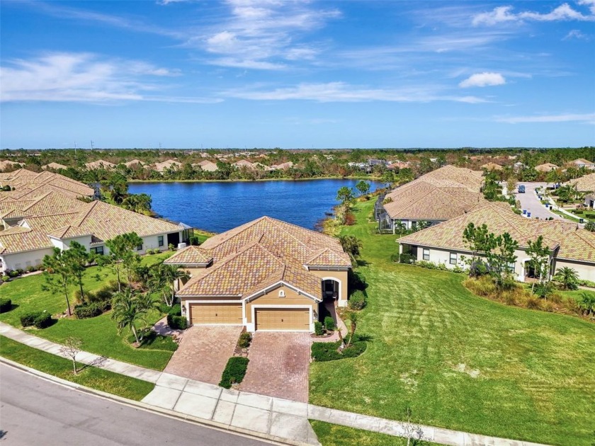 Welcome to this popular Tidewinds Villa with 2 BDRM/2 BA/Den - Beach Home for sale in Venice, Florida on Beachhouse.com