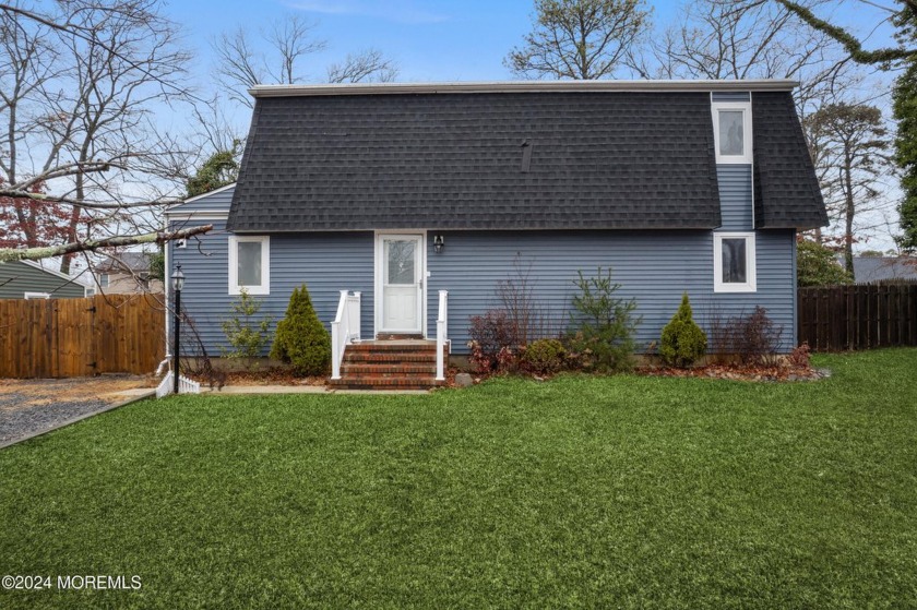 WOW... This is the one you have been waiting for!! Welcome to - Beach Home for sale in Manahawkin, New Jersey on Beachhouse.com