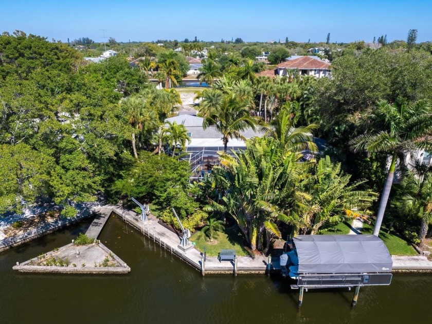 Boating water opportunity. Professionally remediated and ready - Beach Home for sale in Sarasota, Florida on Beachhouse.com