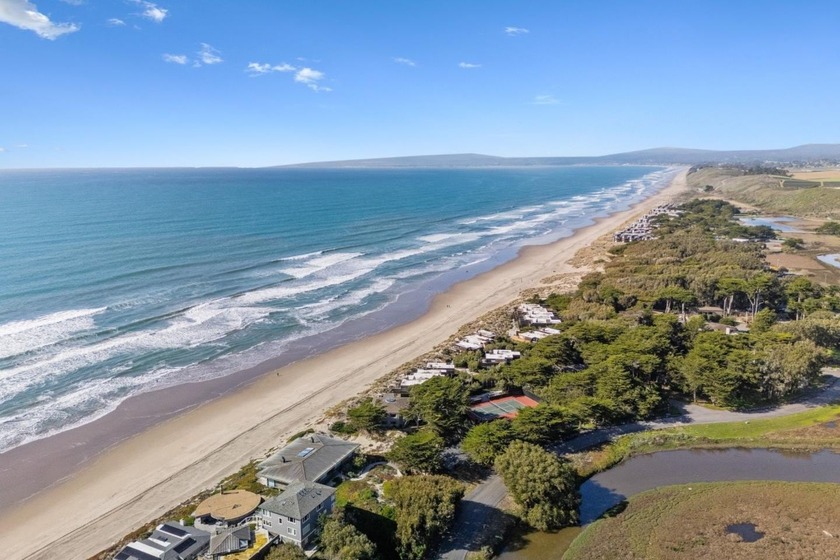 Stunning ocean and Monterey Bay views provide a breathtaking - Beach Townhome/Townhouse for sale in LA Selva Beach, California on Beachhouse.com