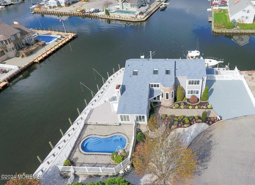 This CUSTOM home located in a cul-de-sac in the heart of - Beach Home for sale in Forked River, New Jersey on Beachhouse.com