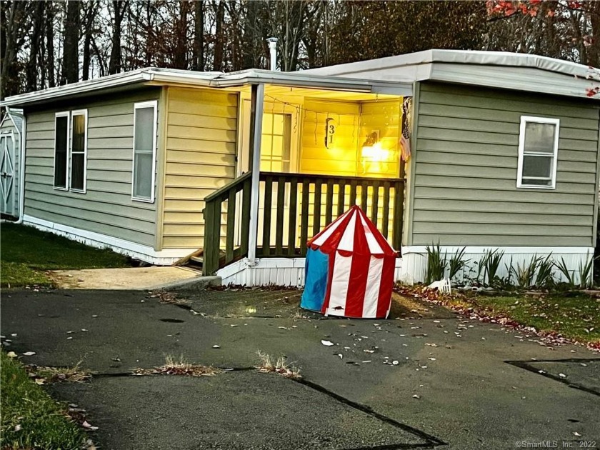 Move Right in to this Affordable 2 Bedroom 2 Bath Mobile home - Beach Home for sale in Milford, Connecticut on Beachhouse.com
