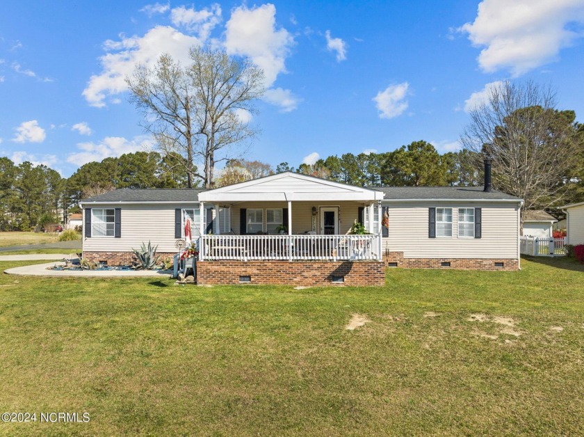 Welcome to this well-maintained home situated on a cul-de-sac - Beach Home for sale in Calabash, North Carolina on Beachhouse.com