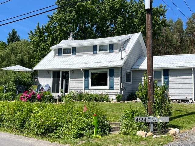 Just in time for summer! Looking for a beautifully maintained - Beach Home for sale in Jerusalem, New York on Beachhouse.com