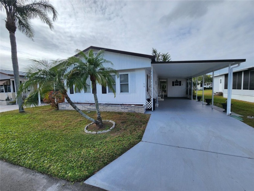 Welcome to the well-maintained 55+ community of Palm Lake - Beach Home for sale in Bradenton, Florida on Beachhouse.com