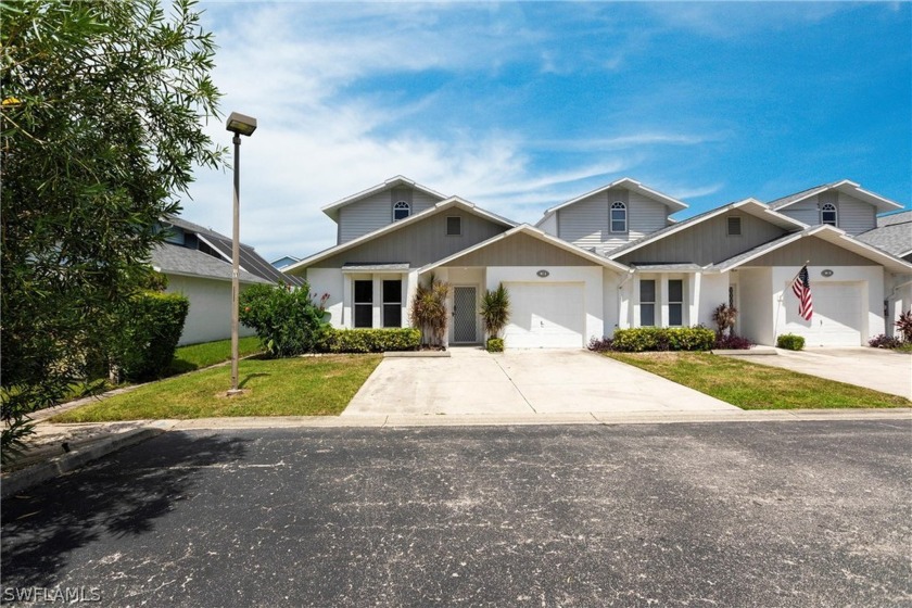 BRAND NEW ROOF JUNE 2024!!!Beautifully renovated town home in - Beach Townhome/Townhouse for sale in Fort Myers, Florida on Beachhouse.com