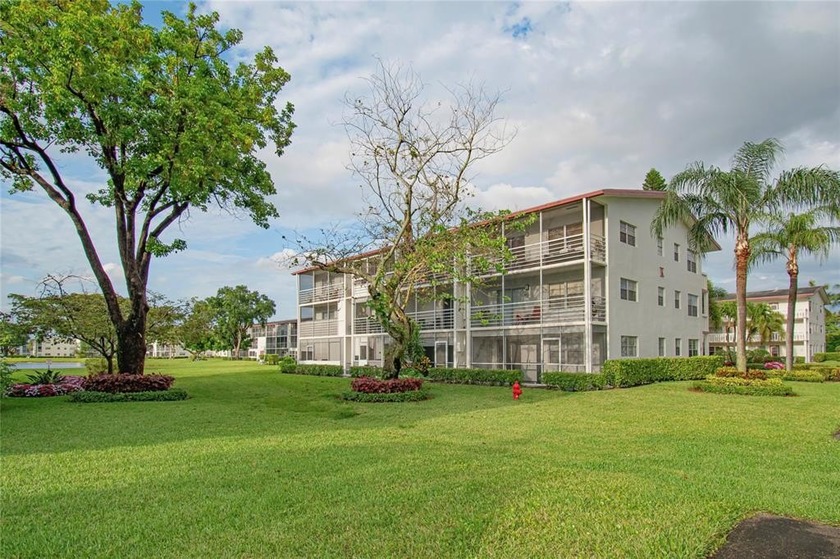 Welcome to this charming and cozy 1 bedroom 1.5 bath unit - Beach Condo for sale in Boca Raton, Florida on Beachhouse.com