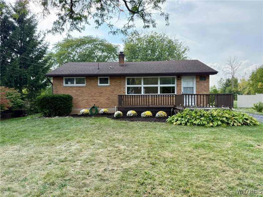 Welcome to this well-maintained 4-bedroom, 2-bath brick Ranch - Beach Home for sale in Lewiston, New York on Beachhouse.com