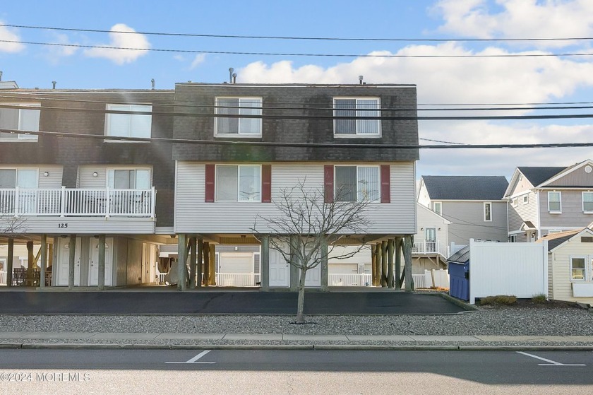 Rarely does a unit with almost 1,000 square feet of living space - Beach Condo for sale in Lavallette, New Jersey on Beachhouse.com