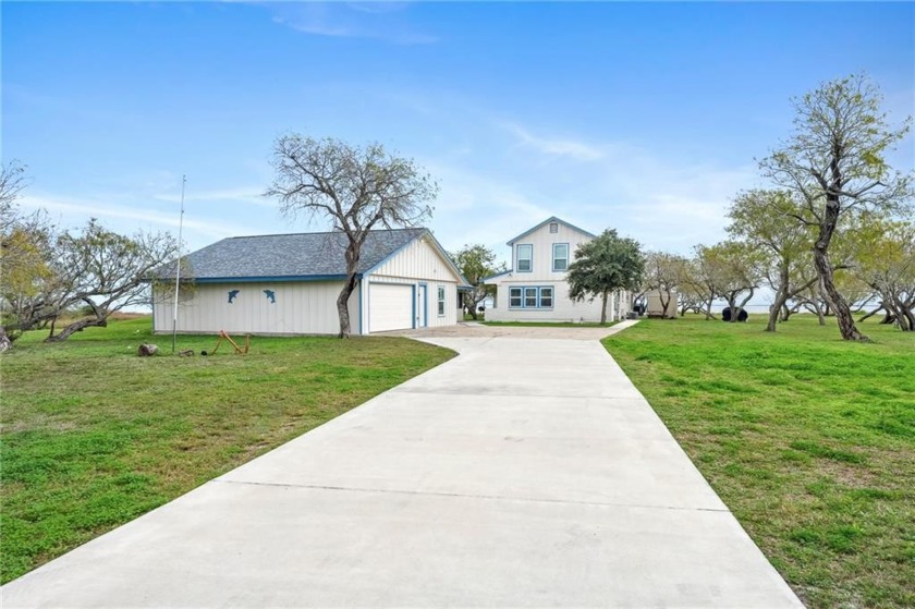 BAYFRONT| POOL | RENTAL HISTORY | HOUSE  COTTAGE  2 RV HOOK UPS - Beach Home for sale in Bayside, Texas on Beachhouse.com