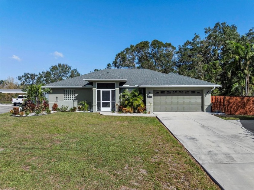 ***BEAUTIFULLY REFRESHED *** home in the desirable De Soto Lakes - Beach Home for sale in Sarasota, Florida on Beachhouse.com