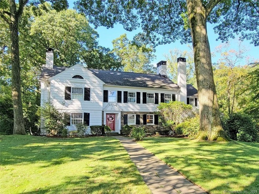 CLASSIC BROOKLAWN PARK COLONIAL - Enjoying an excellent - Beach Home for sale in Fairfield, Connecticut on Beachhouse.com