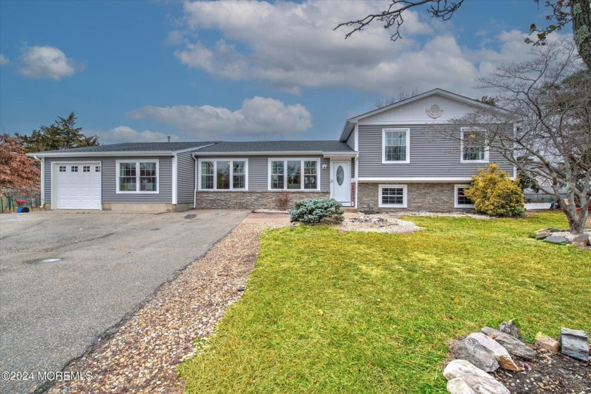 This stunning five-bedroom, three-bathroom home in Toms River is - Beach Home for sale in Toms River, New Jersey on Beachhouse.com