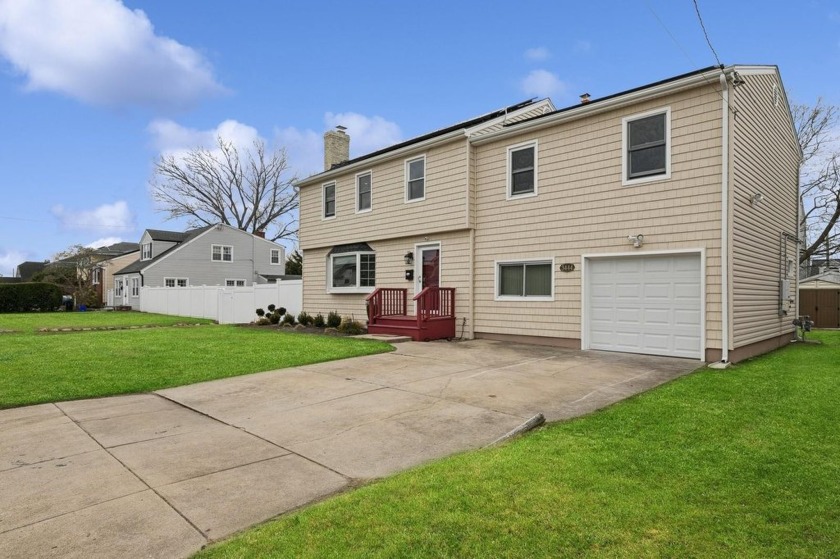 Charming & Energy-Efficient Colonial with Private Beach Access - Beach Home for sale in Baldwin, New York on Beachhouse.com