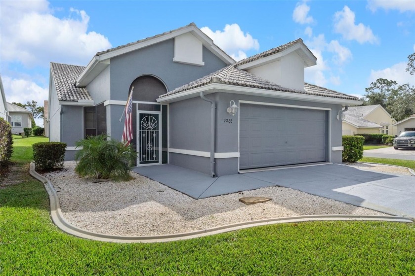 Welcome to the serene GlenLakes golf lifestyle! This move-in - Beach Home for sale in Weeki Wachee, Florida on Beachhouse.com