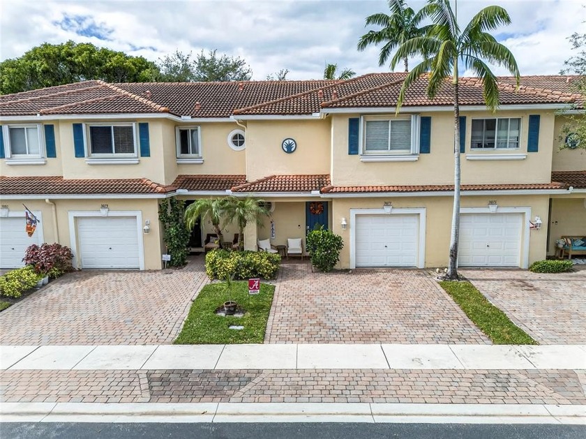 This home checks all the boxes! Beautiful 3 bed, 2.5 bath with a - Beach Townhome/Townhouse for sale in Boynton Beach, Florida on Beachhouse.com