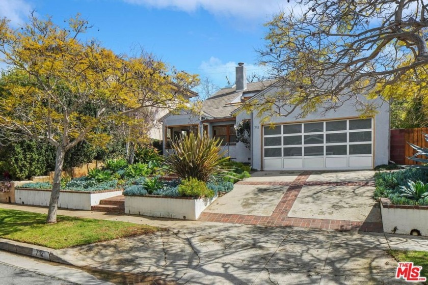 Idyllic Pacific Palisades traditional home with views of the - Beach Home for sale in Pacific Palisades, California on Beachhouse.com