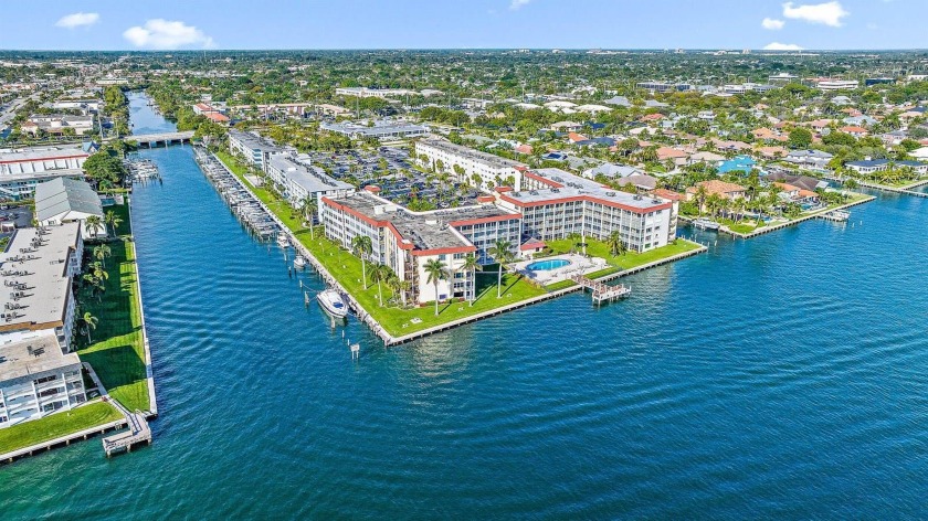 This fully renovated 2 bed, 2 bath, waterfront condo has - Beach Condo for sale in North Palm Beach, Florida on Beachhouse.com