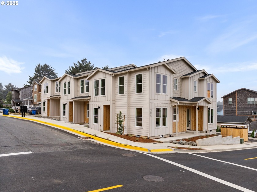 Welcome to coastal living at its finest in this beautifully - Beach Condo for sale in Lincoln City, Oregon on Beachhouse.com