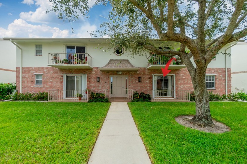 Lovely and spacious 2 Bedroom, 2 Full Bathroom first floor end - Beach Condo for sale in Boynton Beach, Florida on Beachhouse.com