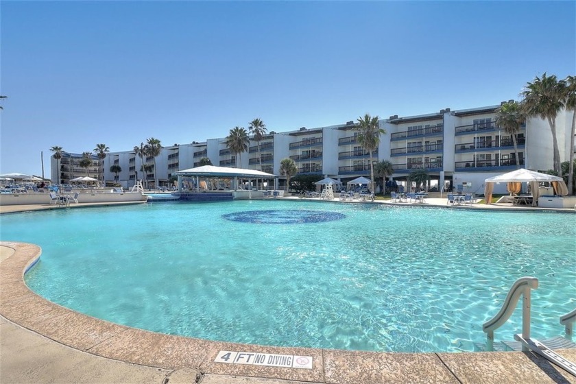 Enjoy the resort life in this deluxe, 2 bedroom, 2 bath condo - Beach Condo for sale in Port Aransas, Texas on Beachhouse.com