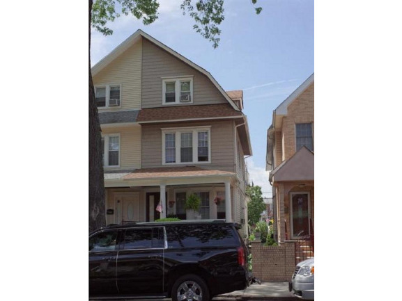 LARGE SEMI-DETACHED 3 STORY, SINGLE FAMILY 5 BEDROOM-3 BATH HOME - Beach Home for sale in Brooklyn, New York on Beachhouse.com