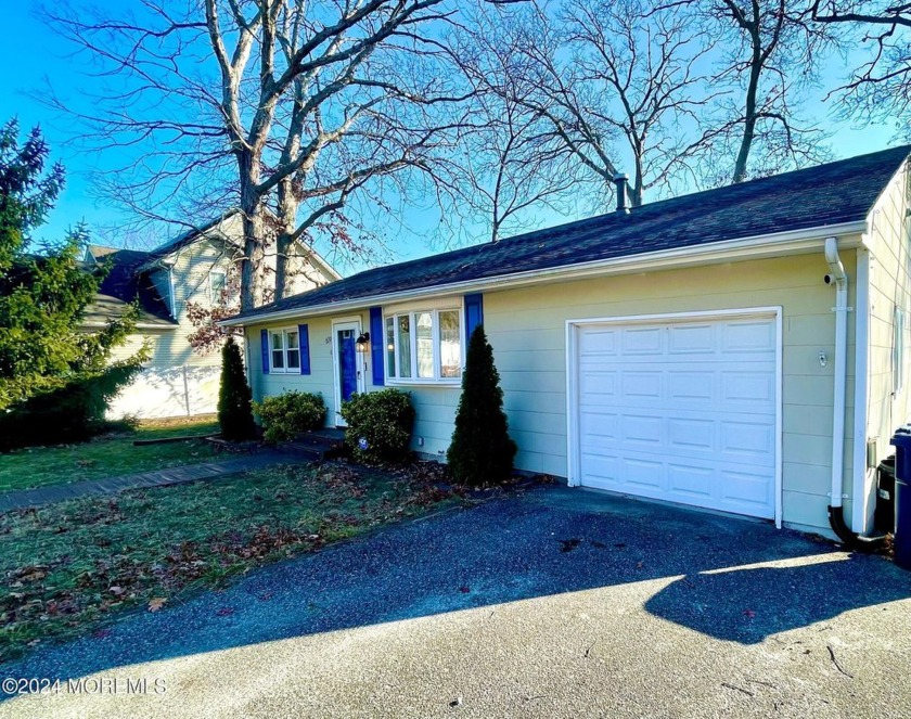 Now is your chance to own a delightful two-bedroom, one-bathroom - Beach Home for sale in Beachwood, New Jersey on Beachhouse.com