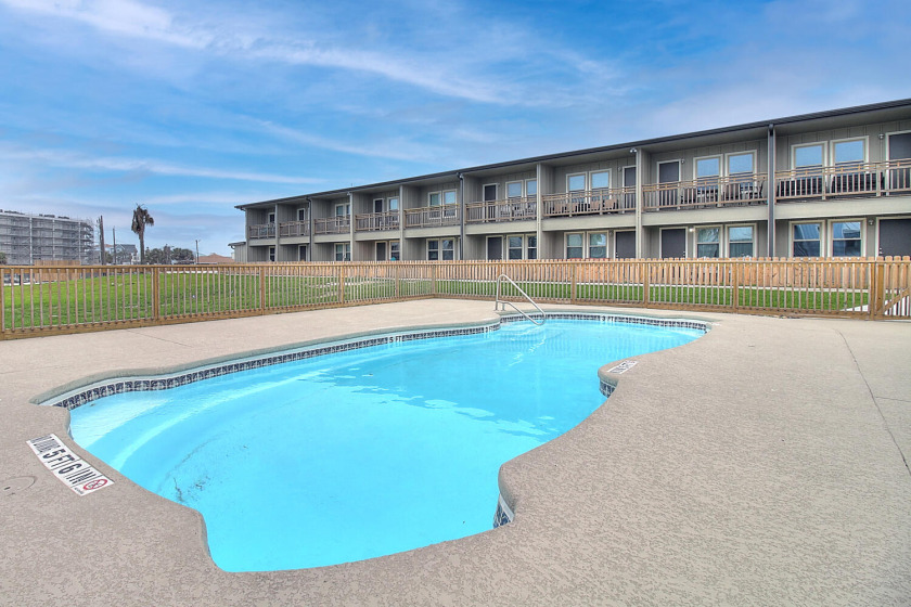 Super cute! Community boardwalk to the beach and - Beach Vacation Rentals in Port Aransas, Texas on Beachhouse.com